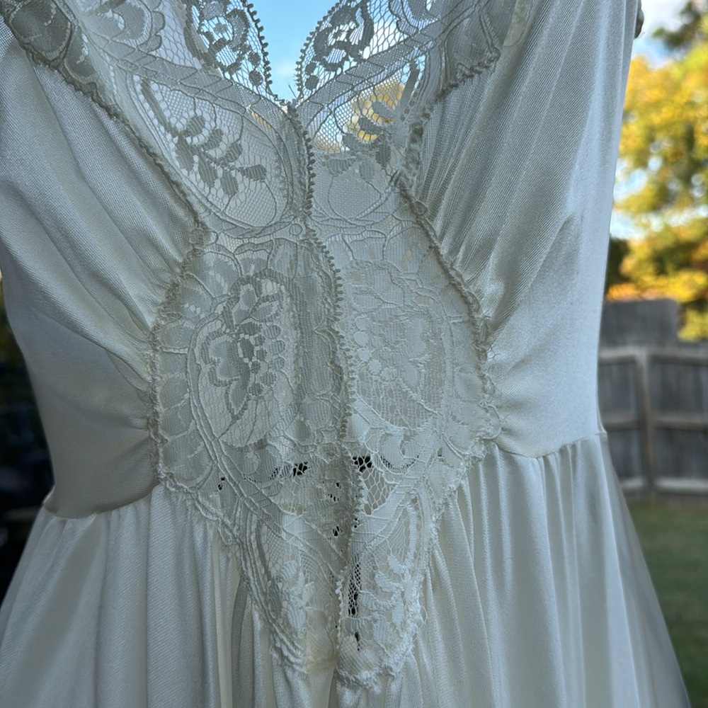 NOS Vintage Cream S Olga Silky Nightgown USA made 150” Sweep Hem Unworn - Picture 3 of 9